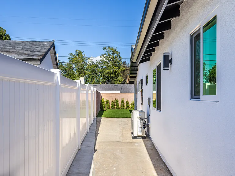 23021 Covello St — Photo 7
