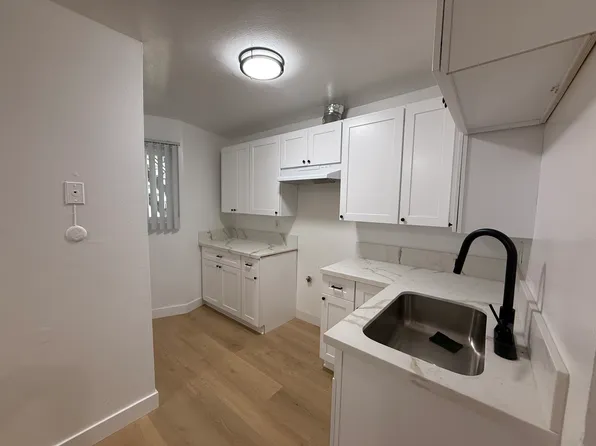 7030 Etiwanda Ave #1, Reseda, CA 91335