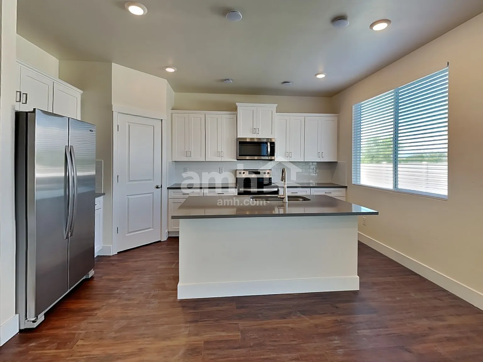 4 bed, 2.5 bath, 2012 sqft, $2,640 — Photo 3