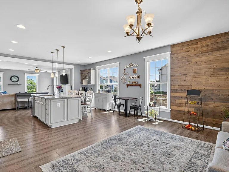 980 Basswood Dr — Photo 23