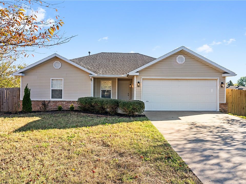 1st image of 121 Samantha Ct
