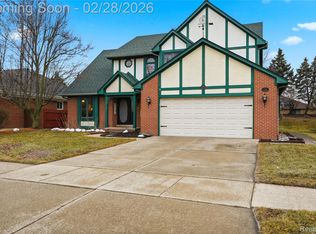 15743 Greenview Dr, Fraser, MI