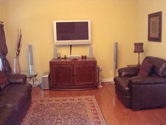 4th image of 671 Marlborough Dr