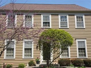 1600 Stonebridge Trl, Wheaton, IL 60189