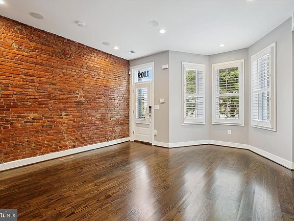 4th image of 1109 I St NE