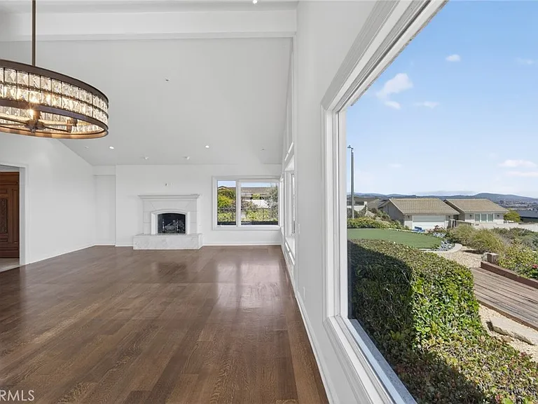 32201 Sea Island Dr — Photo 9