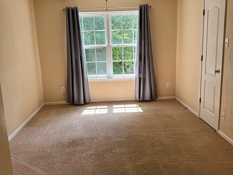 102 Elm Tree Ct — Photo 16