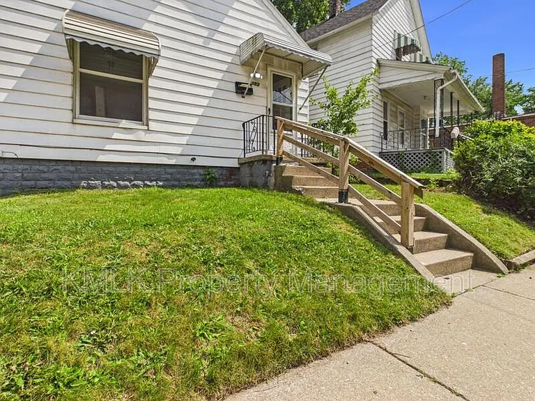183 N Union St — Photo 2