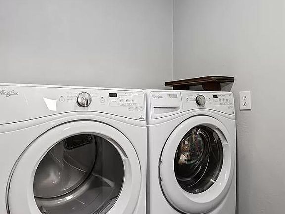 3rd image of 2915 Buthmann Ave #3