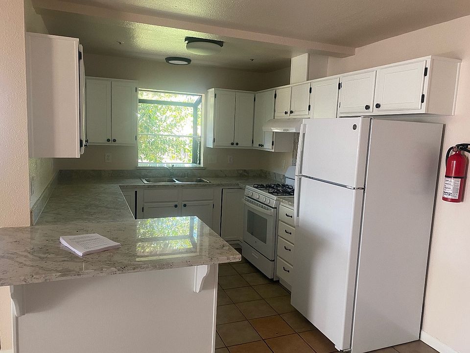 1st image of 401 Blackburn Ct