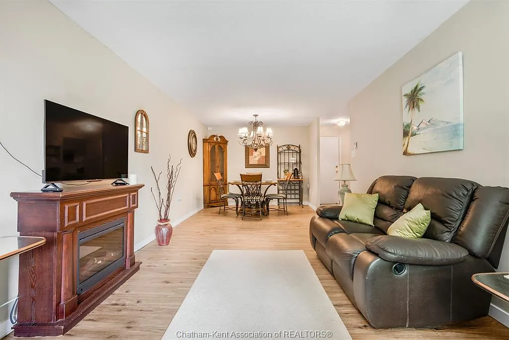 2 bed, 1.0 bath, $1,750 — Photo 2