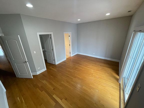5th image of 6229 N Richmond Ave #3N