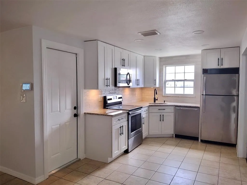2 bed, 1.0 bath, 1106 sqft, $1,775 — Photo 4