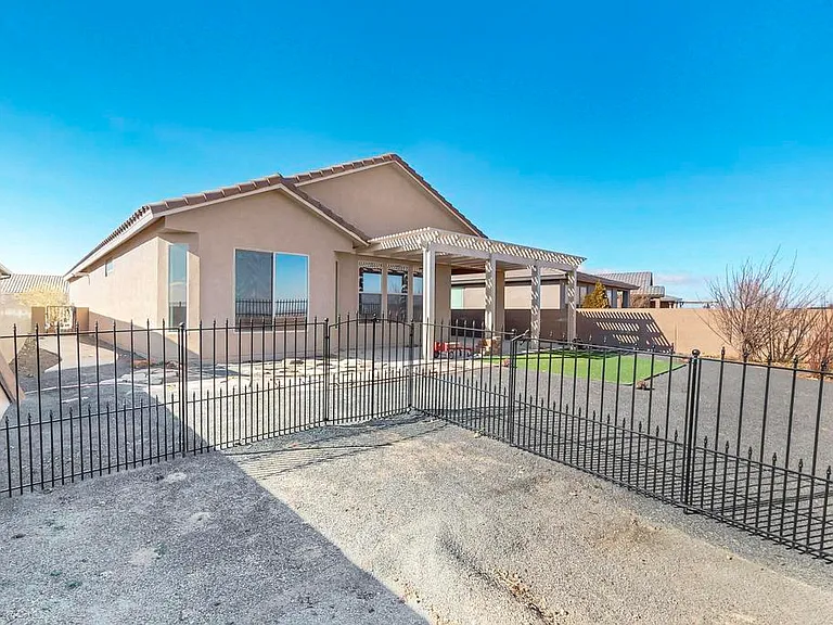 6405 Kings Canyon Cv NE — Photo 47