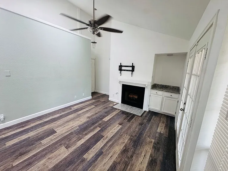 8611 Datapoint Dr #32 — Photo 3