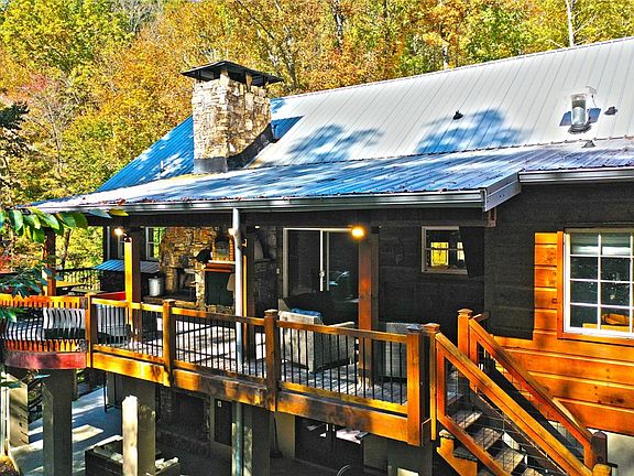 3rd image of 301 Cedar Creek Dr