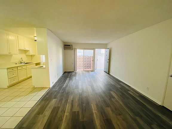 3rd image of 9039 Alcott St #4