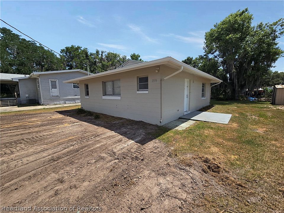 1st image of 1559 Lakeshore Dr