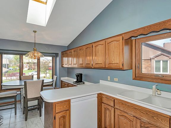 5th image of 8827 Clearview Dr
