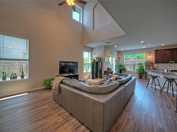 5th image of 1009 Boatswain Way