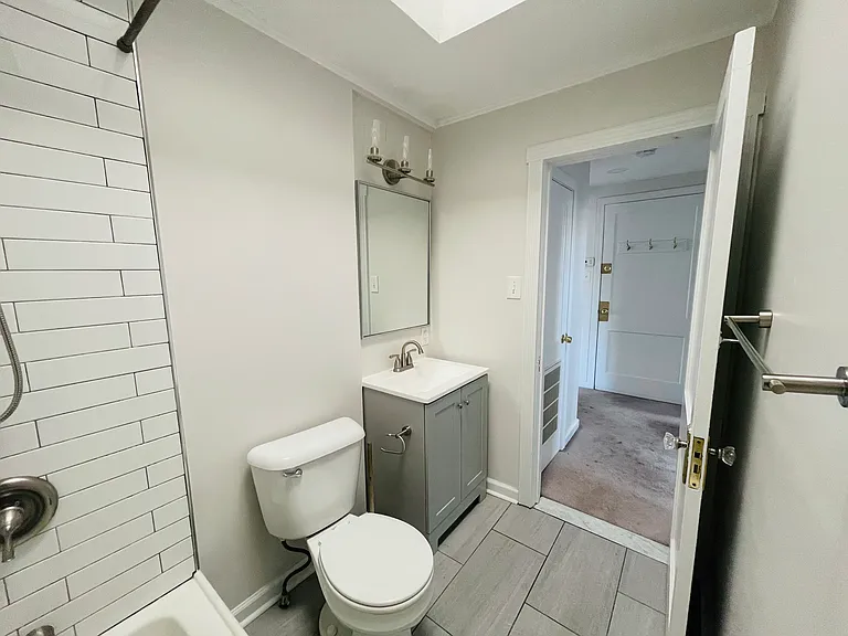 4241 Aldine St #2 — Photo 9