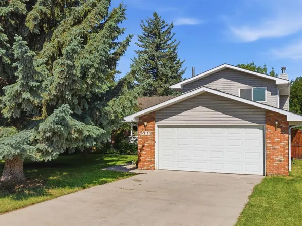 680 Deer Park Way SE, Calgary, AB T2J 5M1