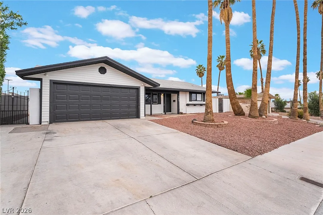 5 bed, 2.0 bath, 1855 sqft, $3,500 — Photo 4
