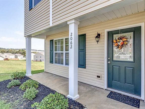 2nd image of 2062 Bluebonnet Dr