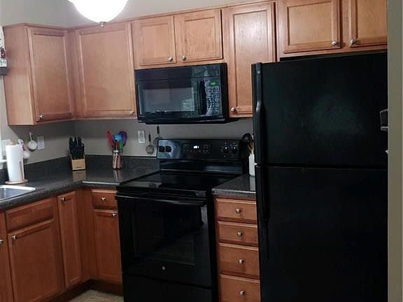 4th image of 27165 Oaklawn Cir