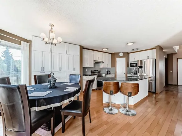 170 W Shawbrooke Grn SW, Calgary, AB T2Y 3C6