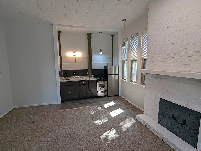 911 S Aiken Ave #3 — Photo 3