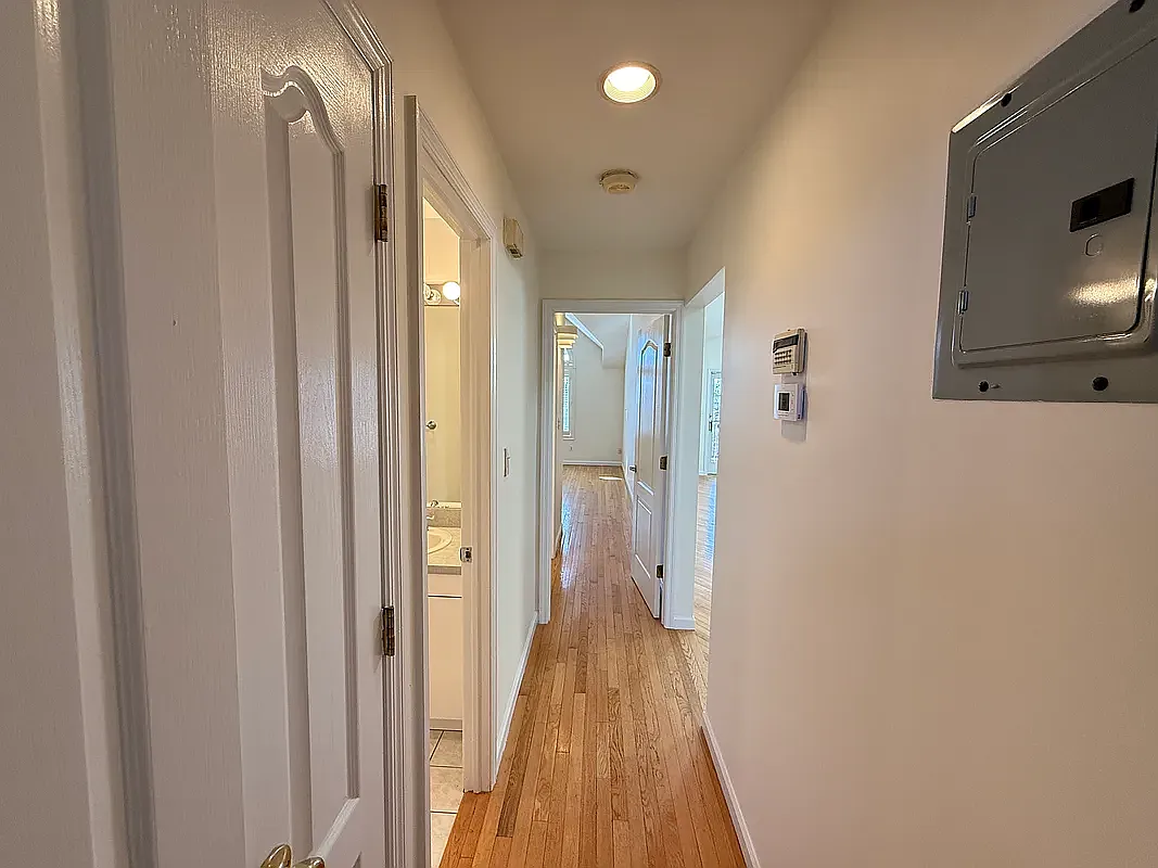 2 bed, 863 sqft, $2,995 — Photo 2