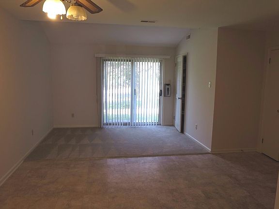 5th image of 52 Ardsley Ct
