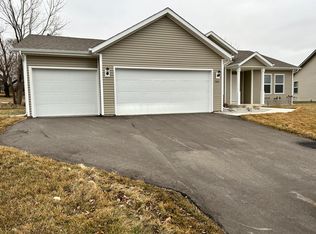 7285 Price Dr, Machesney Park, IL 61115