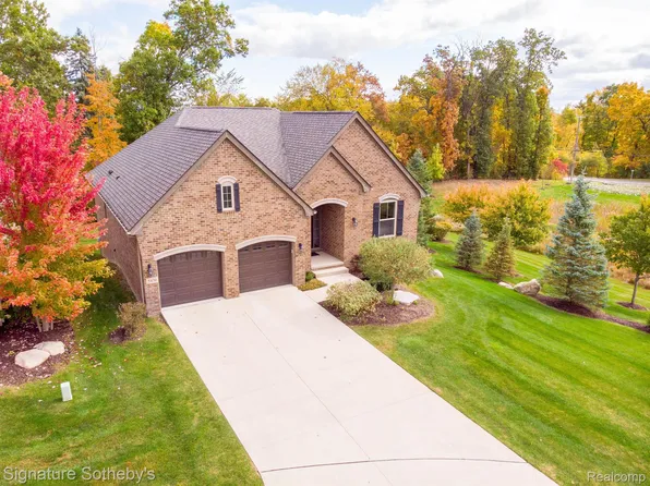 5470 Woodfall Rd #1, Clarkston, MI 48348