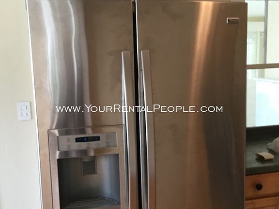 3rd image of 902 Plaza St