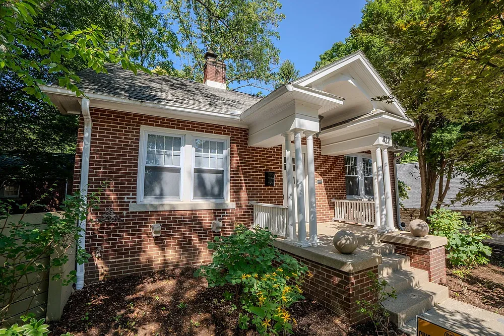 3 bed, 2496 sqft, $4,500 — Photo 3
