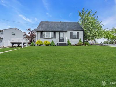 99 Crestview Rd, Fords, NJ, 08863