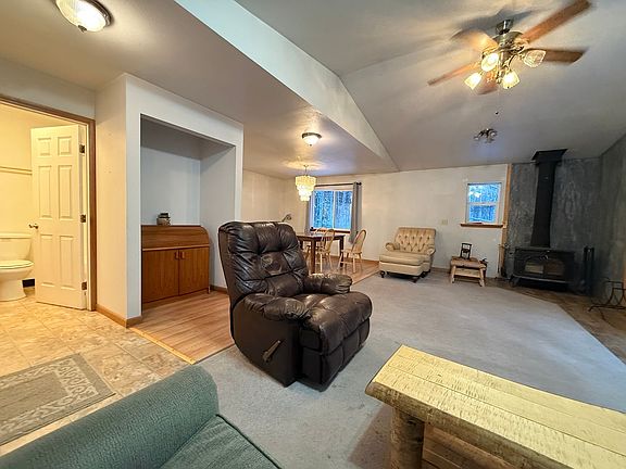 4th image of 1502 Golden View Dr