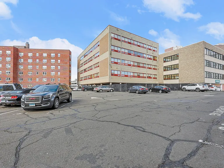 140 Grove St #4G — Photo 16