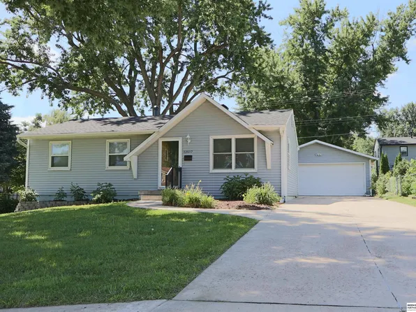 12517 B St, Omaha, NE 68144