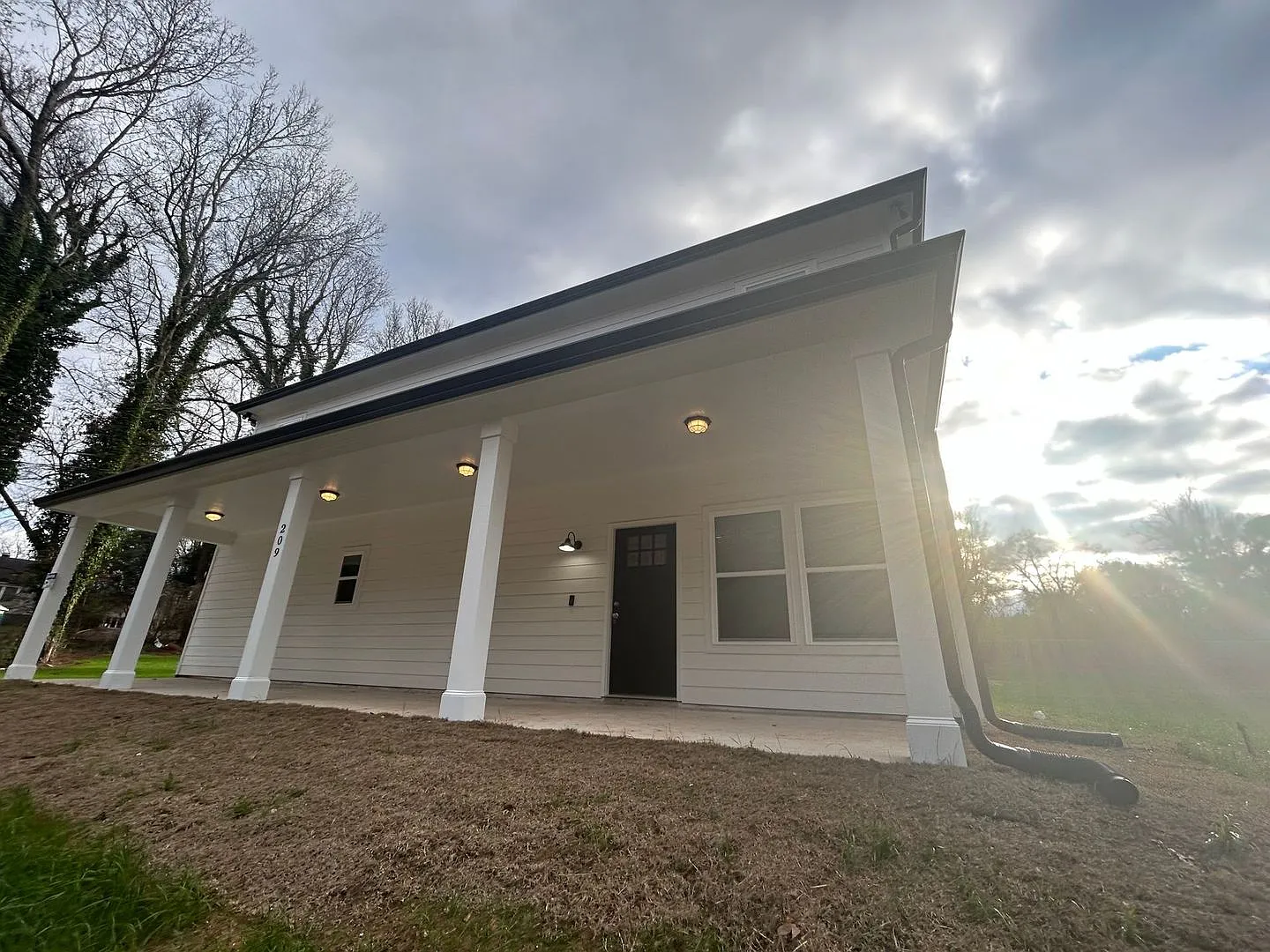 Pre-Leasing For August 10th 2027! — Photo 2