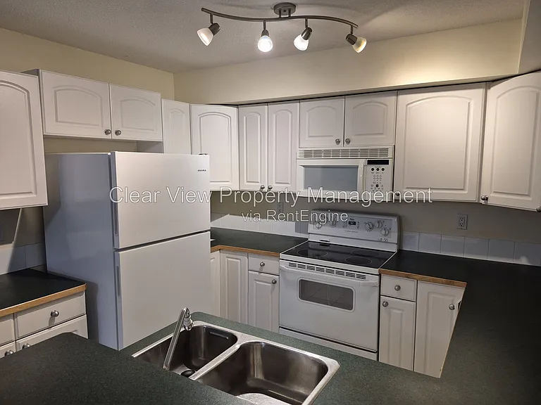 23 Chilcotin Ln W #212 — Photo 5