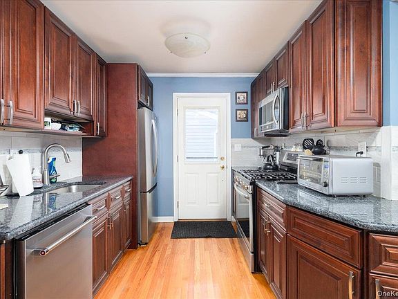 4th image of 11 Adelphi Road