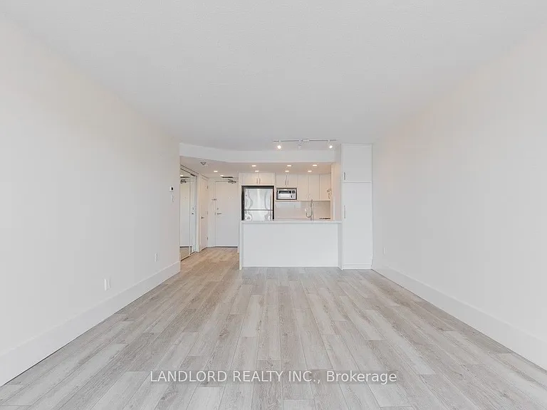 725 King St W #611 — Photo 6
