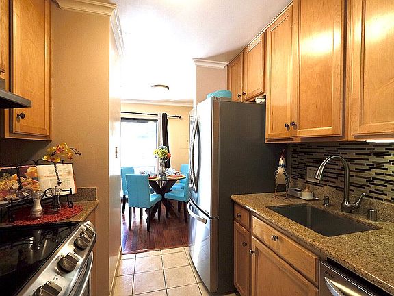 4th image of 968 Kiely Blvd Unit H