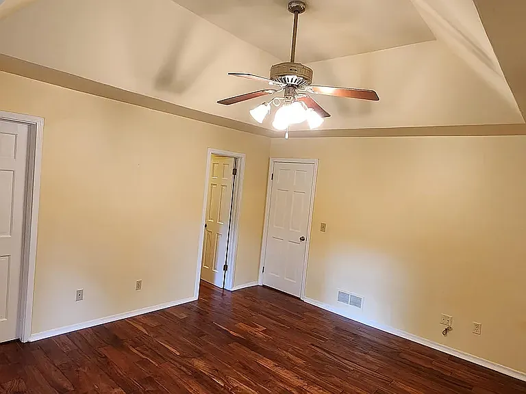 6108 Williams Rd — Photo 12