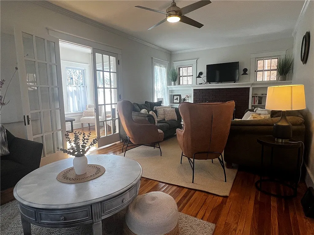 3 bed, 1.5 bath, 2232 sqft, $1,850 — Photo 3