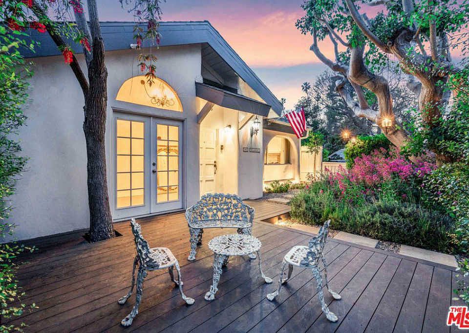 1st image of 967 Wellesley Ave