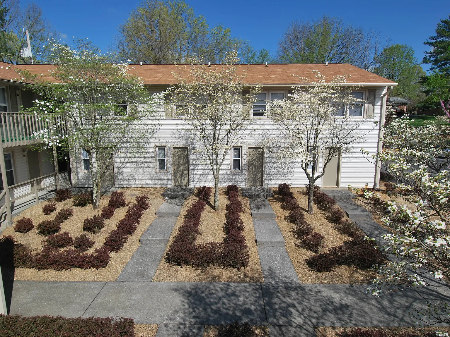 Evergreen Terrace Apartments — Photo 4